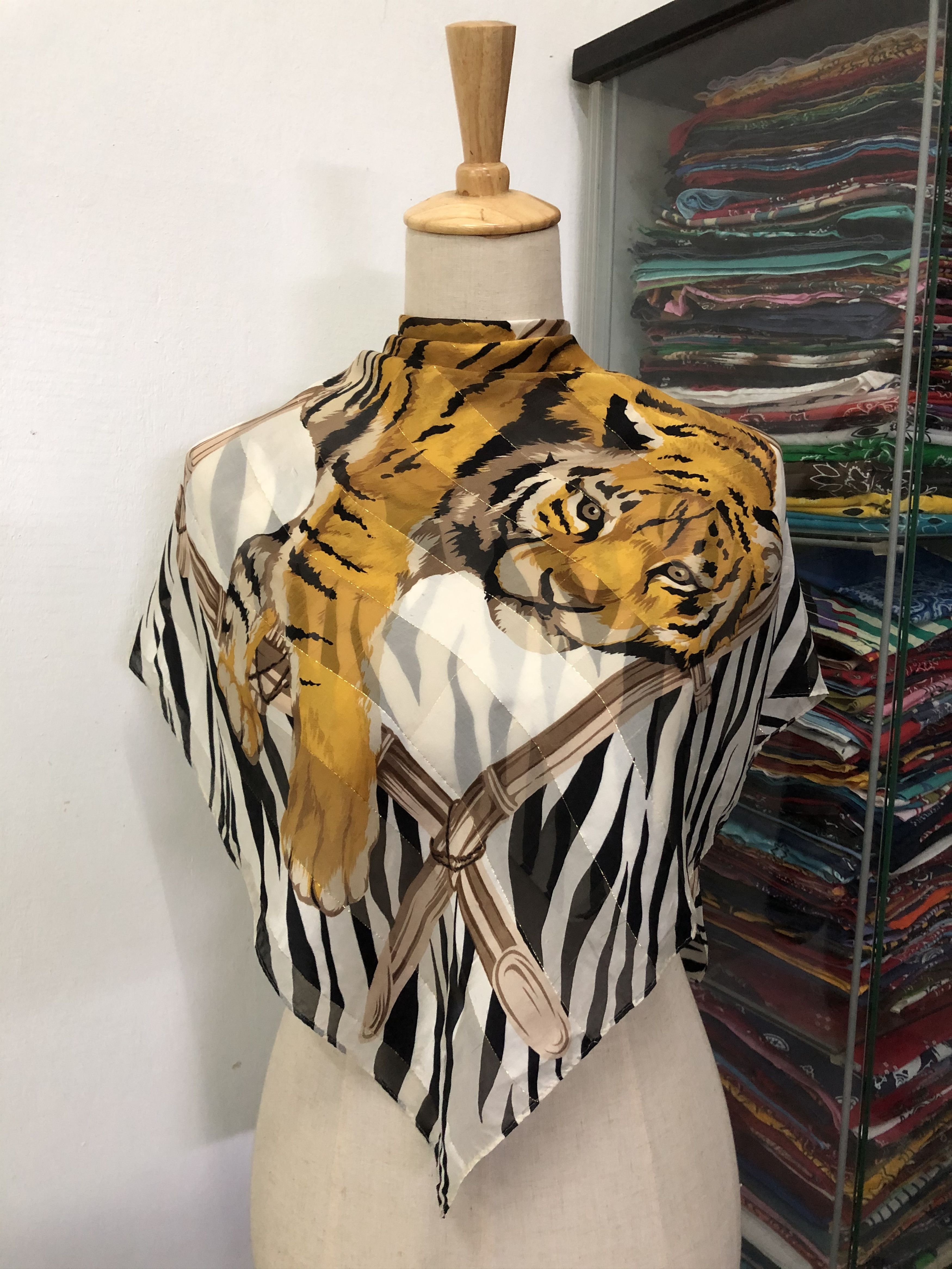 Vintage Vintage Silk Scarf Size ONE SIZE - 1 Thumbnail