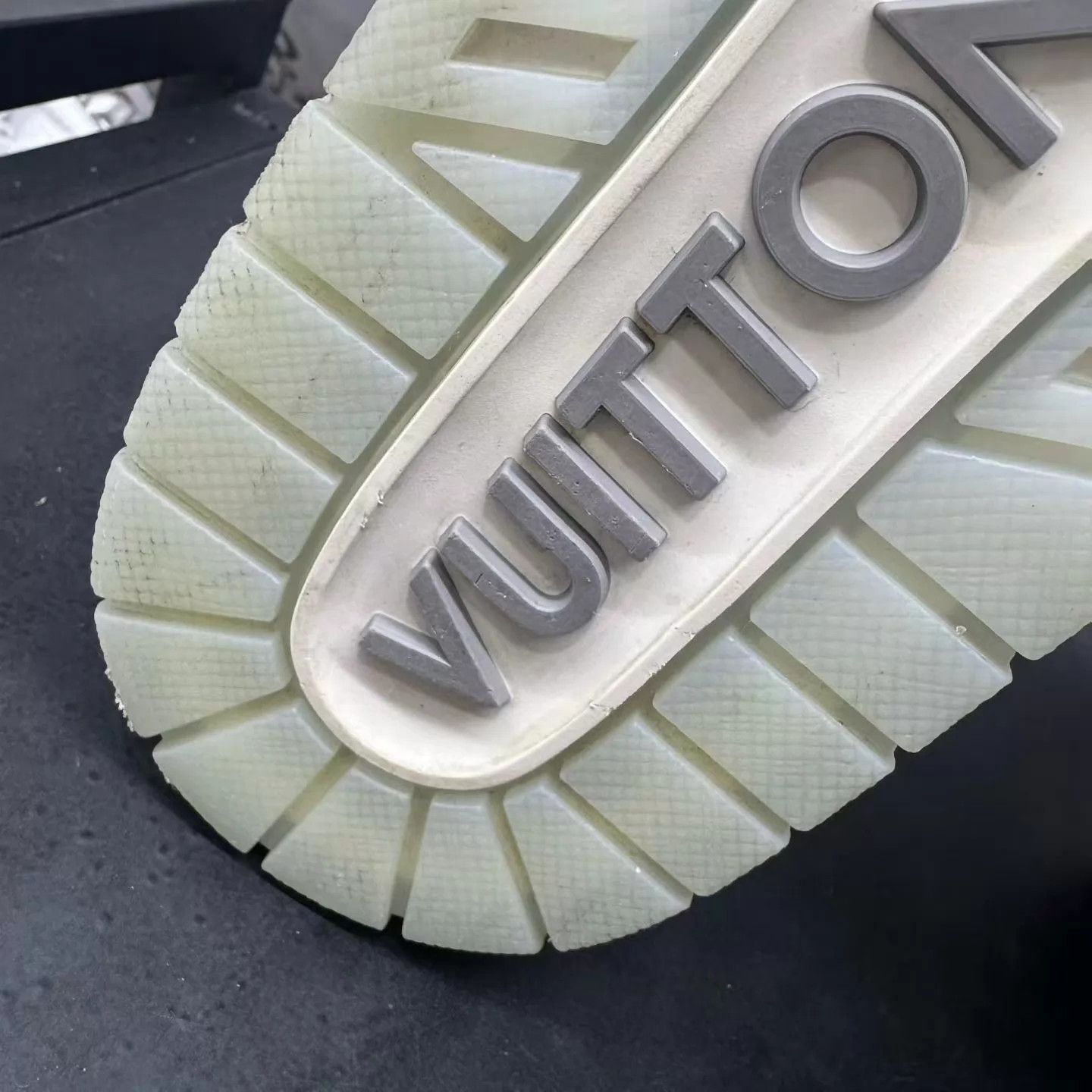 Louis Vuitton Lv Trainer Gray & White Denim 41.5 Near Mint Size US 8.5 / EU 41-42 - 8 Thumbnail