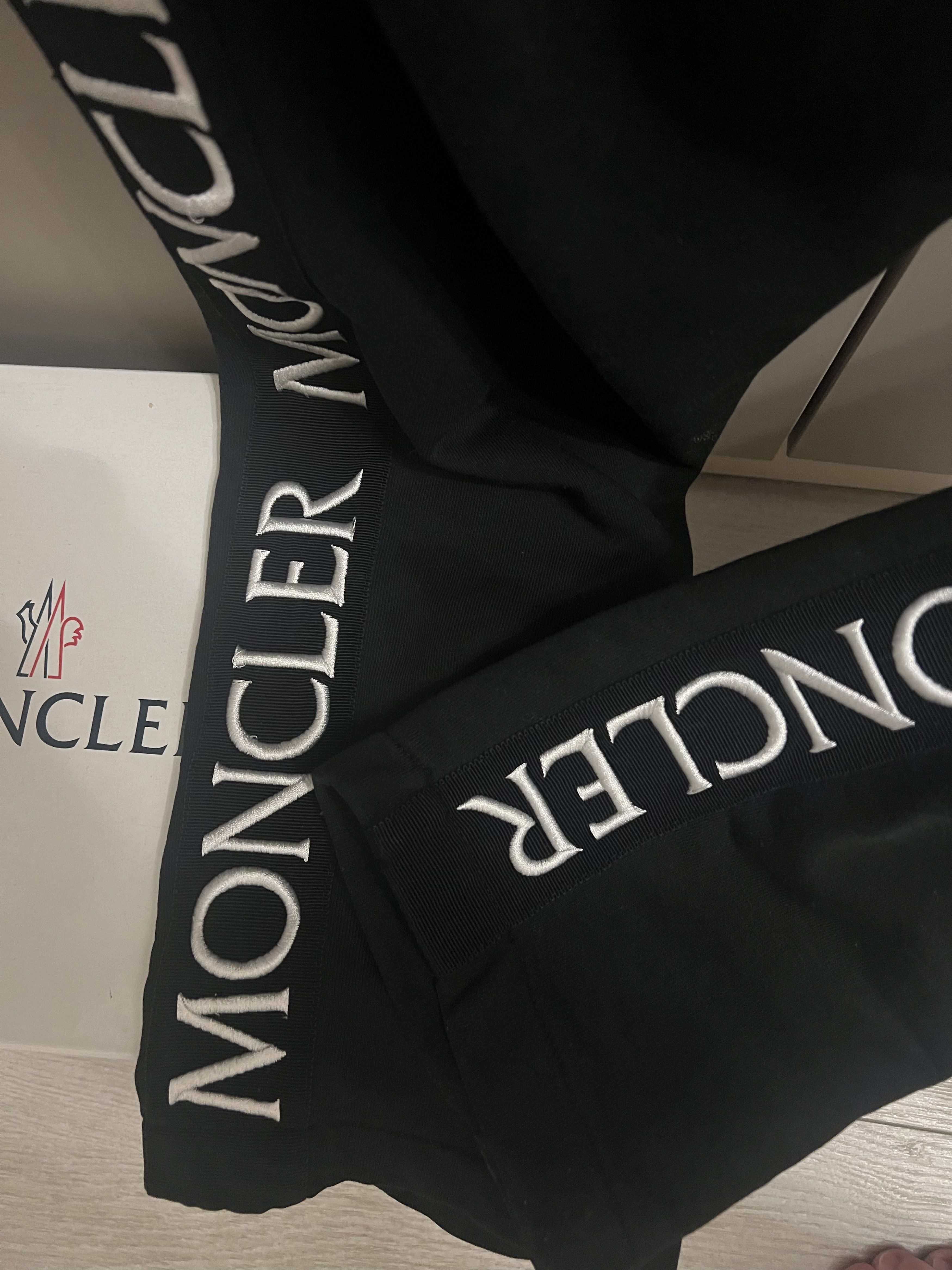 Moncler Moncler Cotton Joggers with Logo Patch Size US 34 / EU 50 - 3 Thumbnail