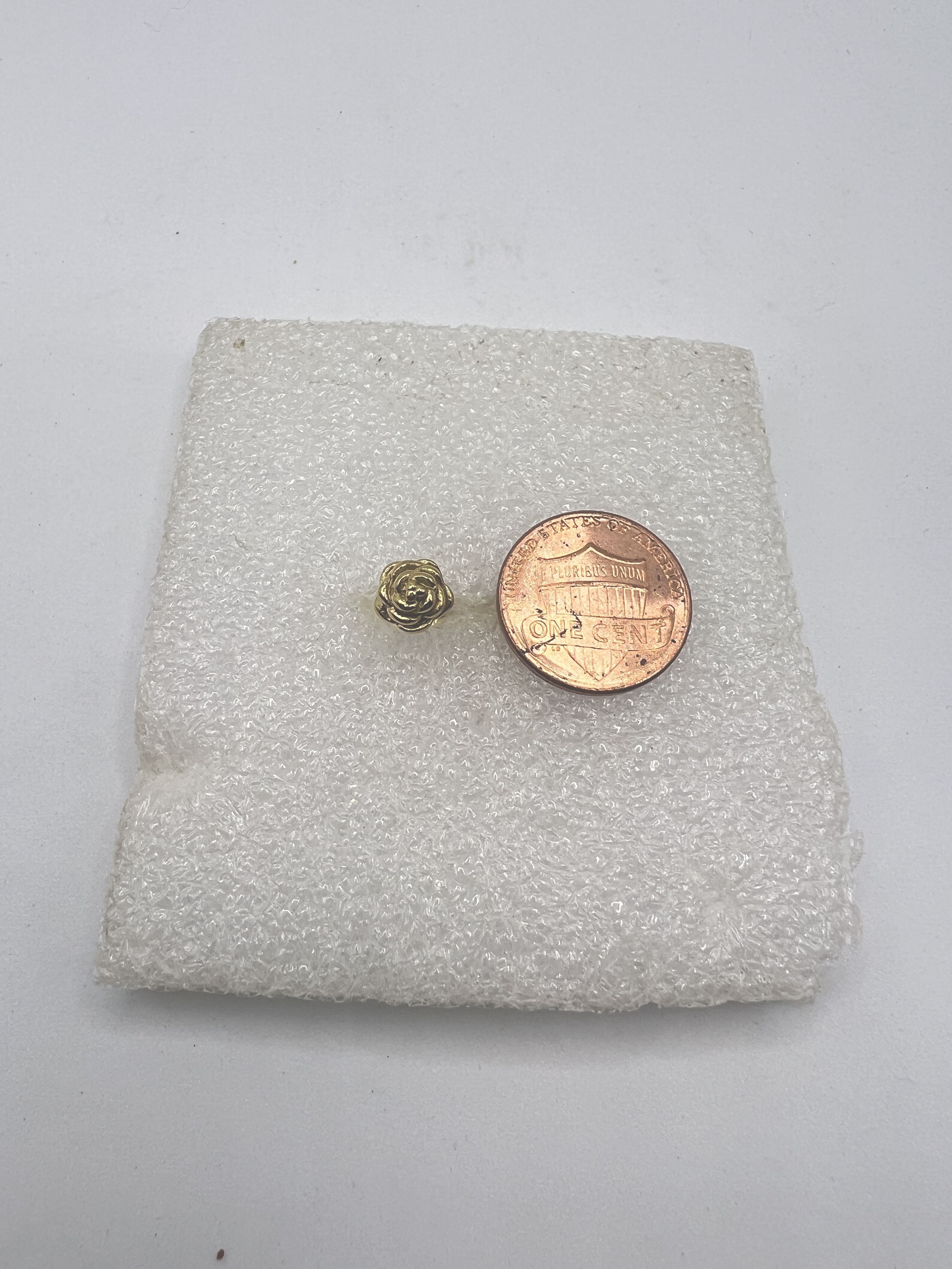Other Gold Rose Stainless Steel stud earrings Size ONE SIZE - 5 Thumbnail