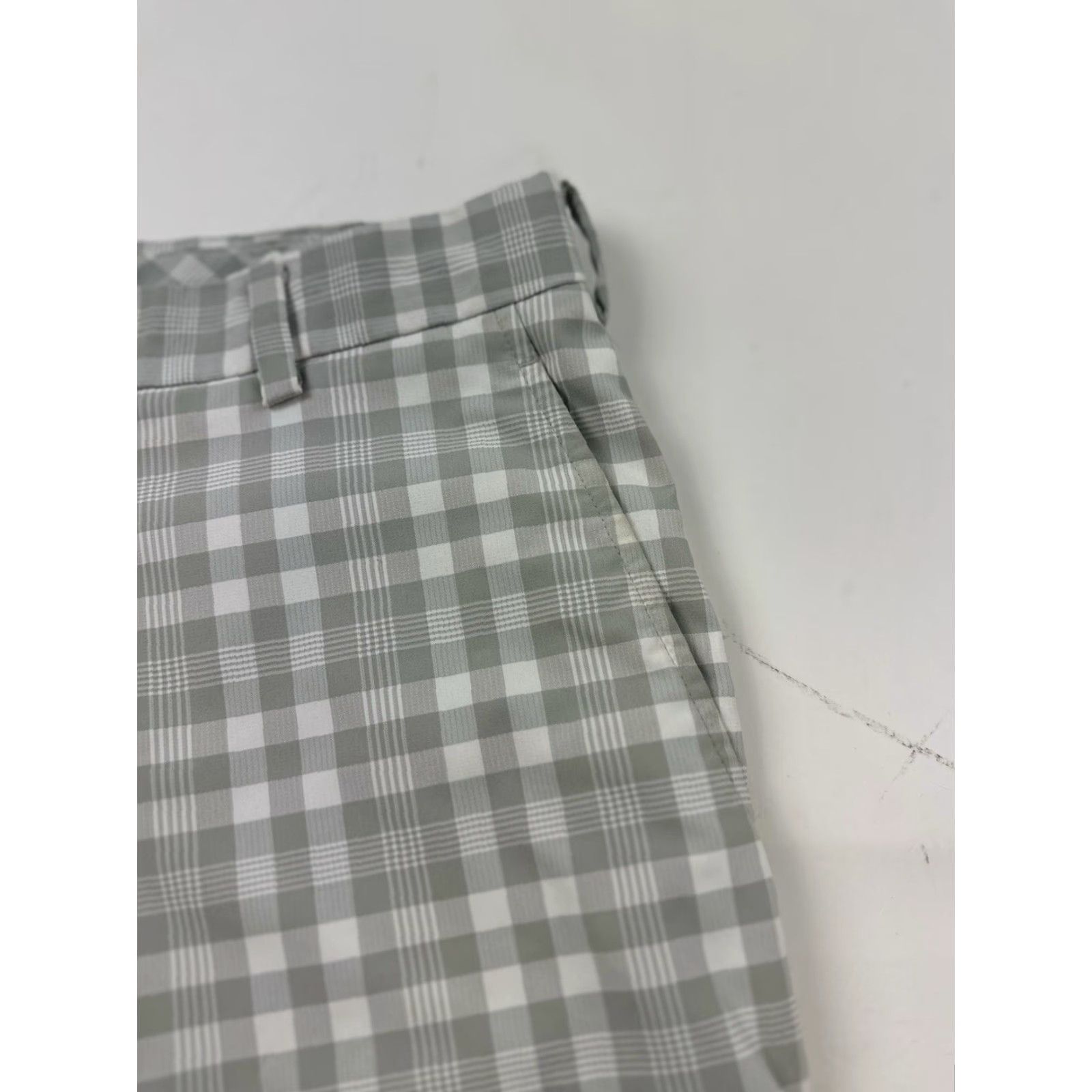 Nike Nike Golf Shorts Men’s 34 Grey Plaid Chino Sports Tiger Woods Casual Mens 34 Grey plaid Nike Shorts Size US 34 / EU 50 - 3 Thumbnail