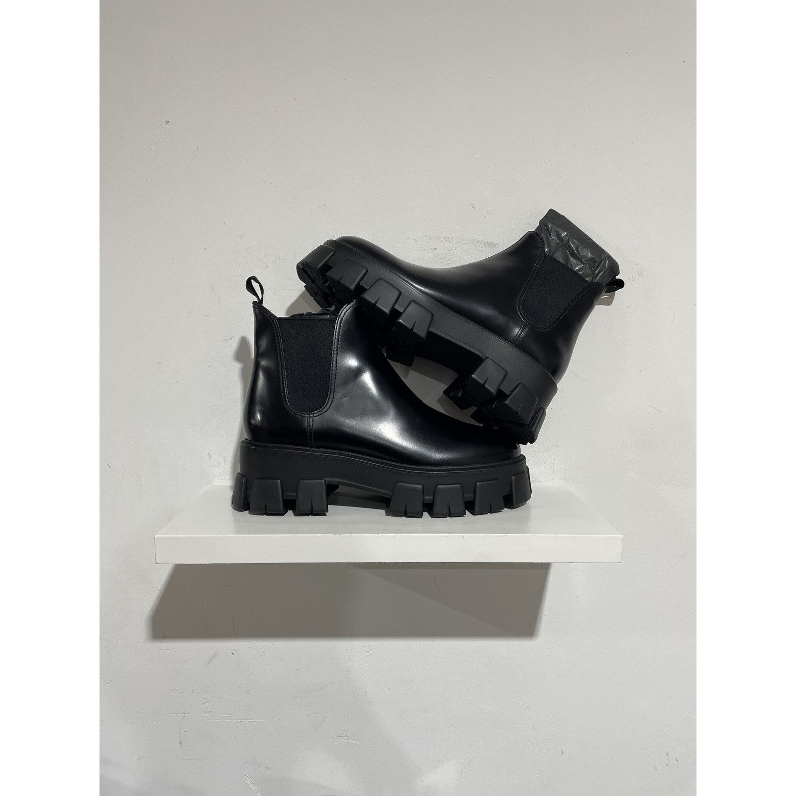 Prada PRADA MONOLITH BRUSHED BLACK LEATHER CHELSEA BOOTS SIZE 8 Size US 8 / EU 41 - 1 Thumbnail