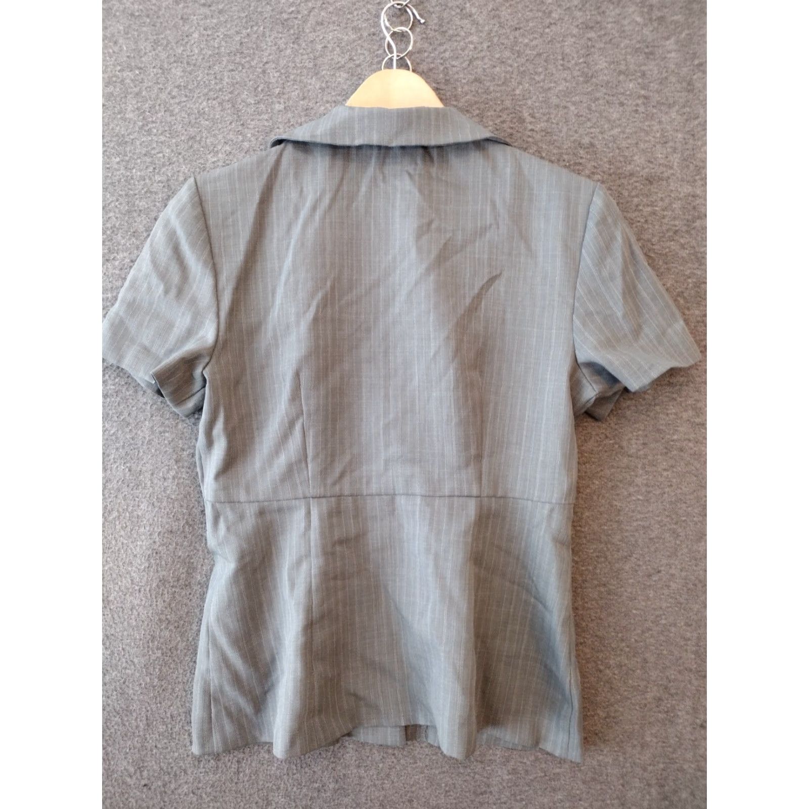 Vintage BREAKIN' LOOSE Women's Blazer Shirt Gray Striped Short Jacket with Pockets 11/12 Adult Womens Size L / US 10 / IT 46 - 2 Thumbnail
