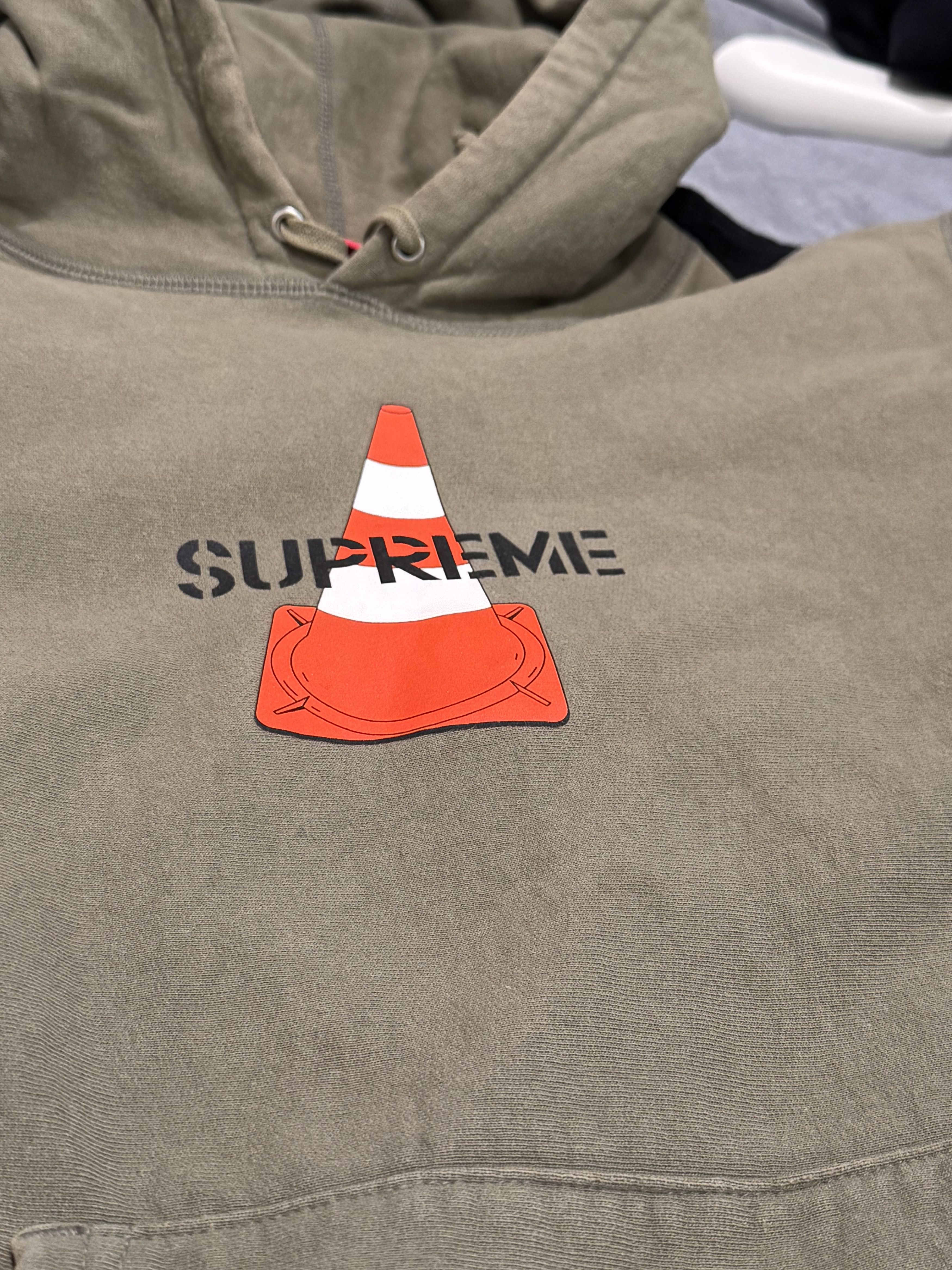 Supreme Supreme FW19 Cone Hooded Sweatshirt Light Olive Medium Size US M / EU 48-50 / 2 - 5 Thumbnail