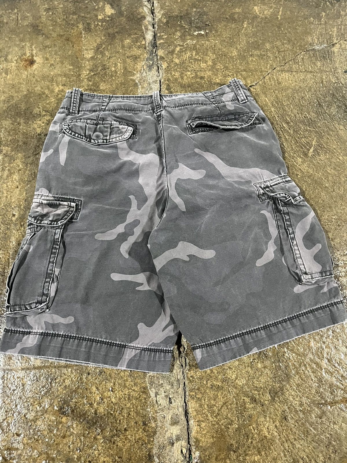 Vintage Crazy Y2K Baggy Camo Cargo Shorts JNCO Skater Essential Size US 32 / EU 48 - 3 Thumbnail