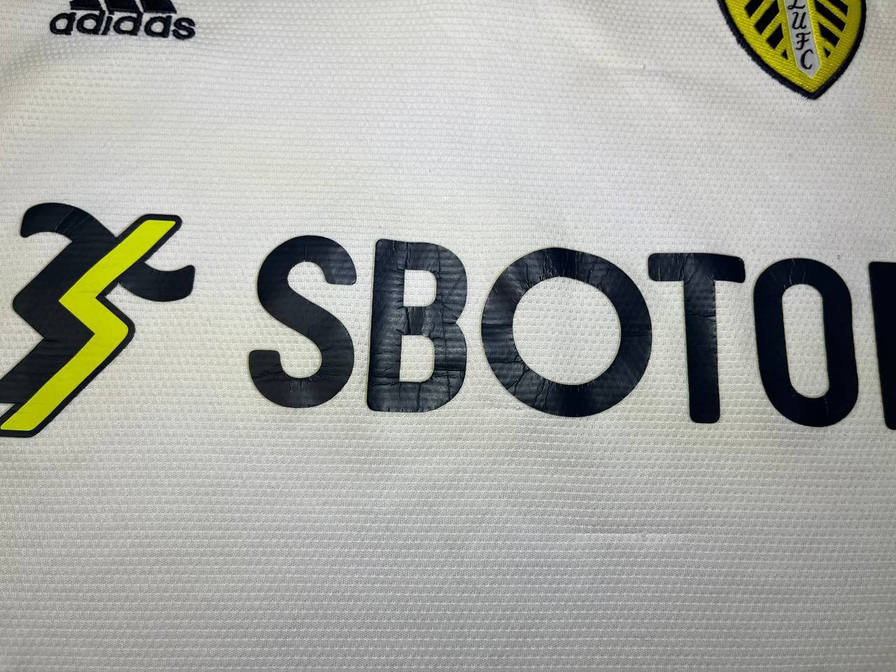 Adidas Adidas Leeds United FC 2021-2022 home tee Size US XL / EU 56 / 4 - 4 Thumbnail
