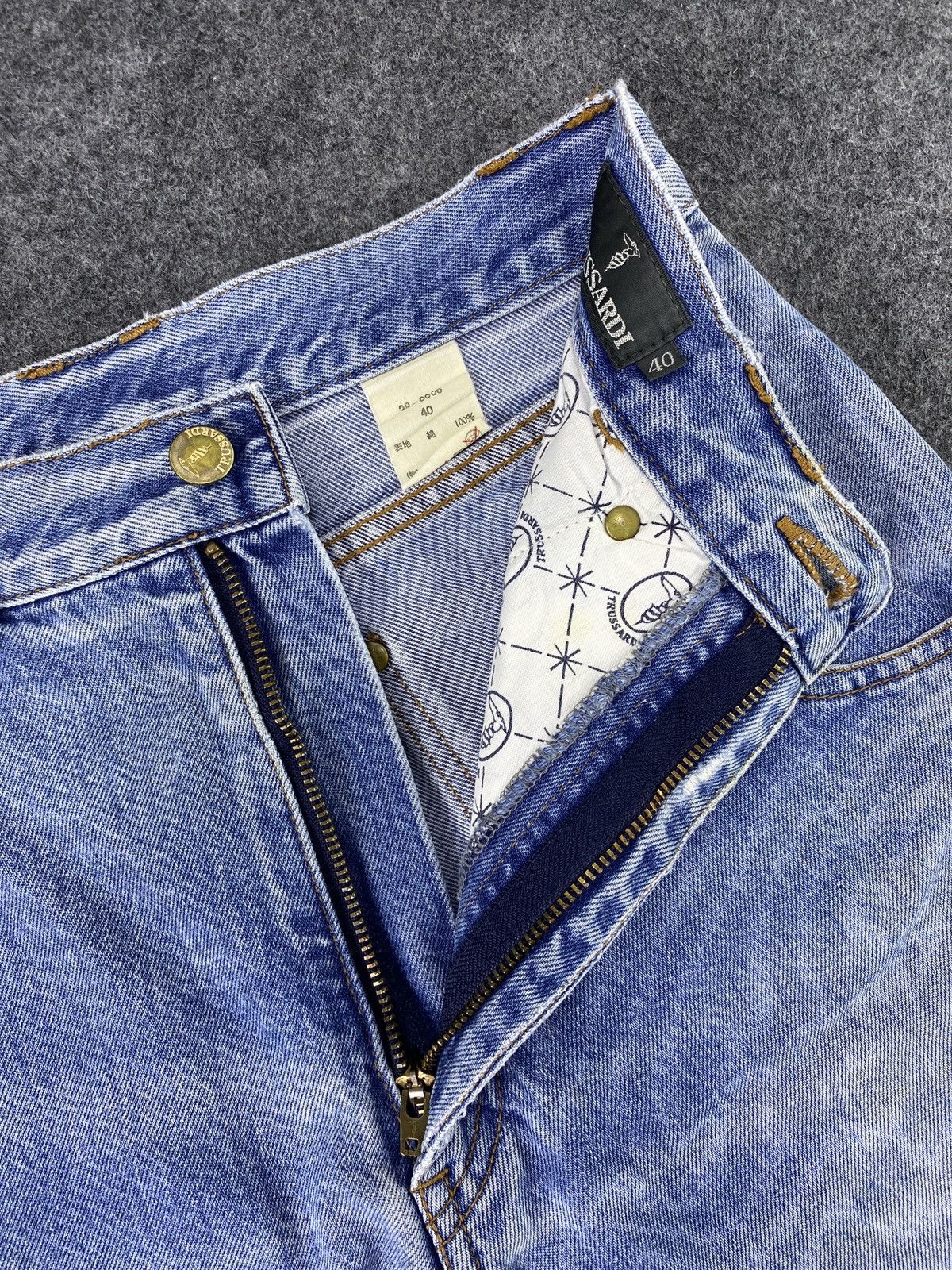 Trussardi × Vintage Vintage Baggy Trussardi Distressed Blue Wash Jeans - J1124 Size 26" / US 2 / IT 38 - 10 Thumbnail