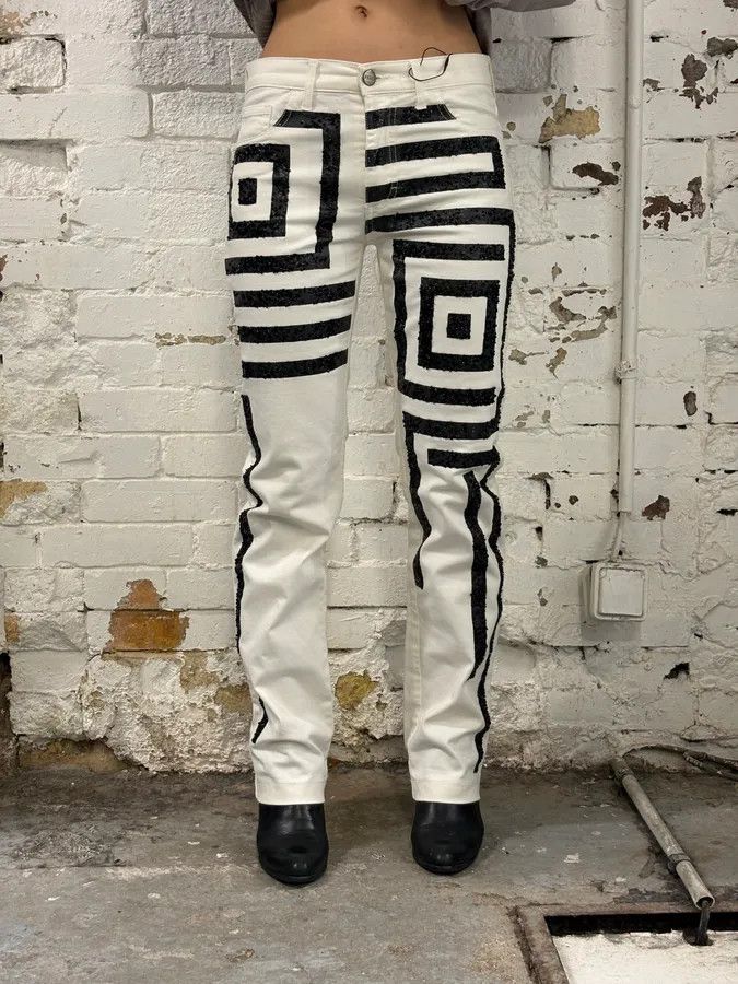 Gianfranco Ferre AW2003 Gianfranco Ferré Geometrical Embellished White Pants Size 26" / US 2 / IT 38 - 2 Thumbnail