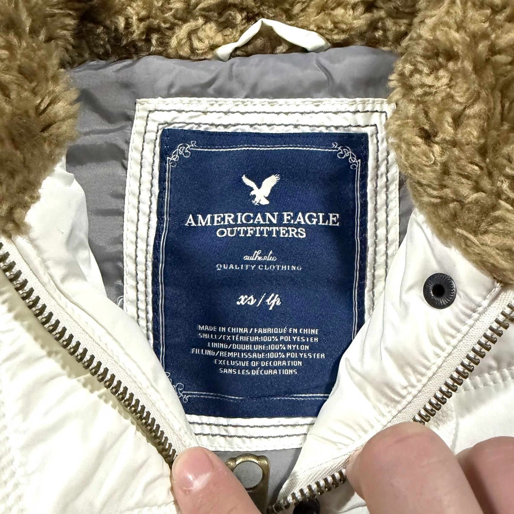 American Eagle Outfitters VINTAGE Y2K American Eagle Puffer Vest Womens XS Petite White Quilted Hooded Faux Fur Size XS / US 0-2 / IT 36-38 - 4 Thumbnail