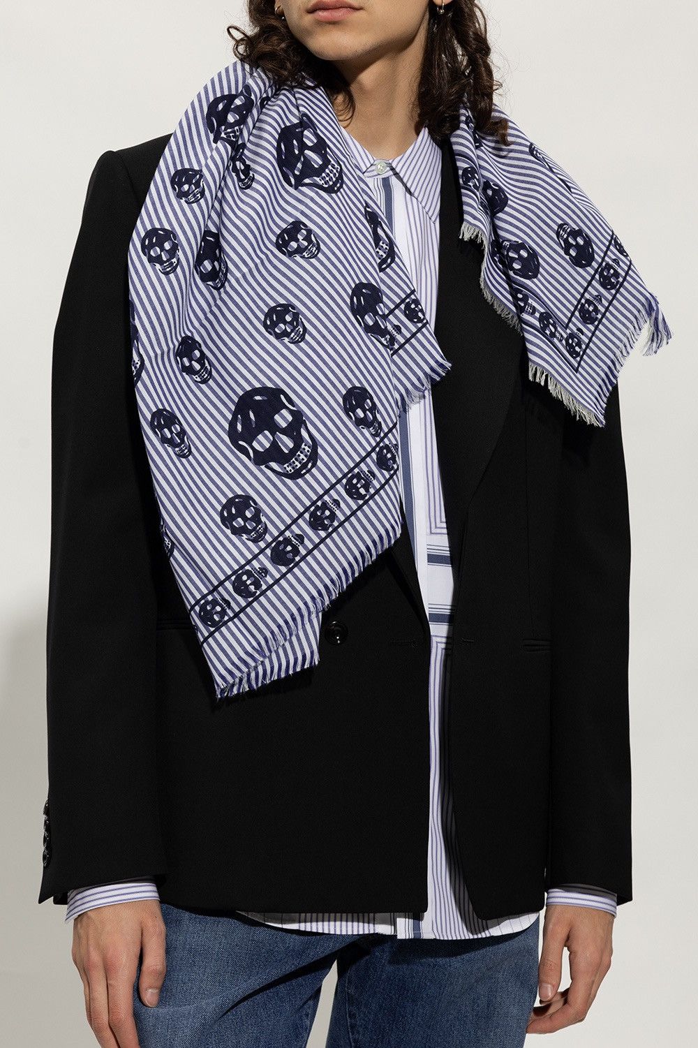 Alexander McQueen Alexander McQueen BIG skull on stripes navy/ivory scarf NWT Size ONE SIZE - 9 Thumbnail