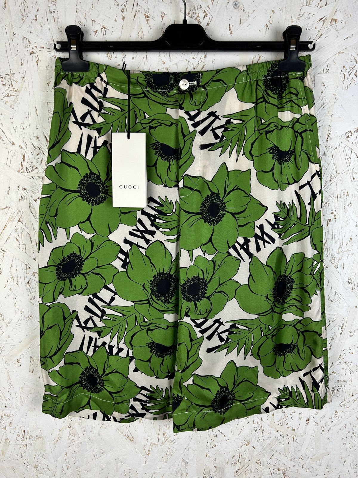 Gucci BNWT Gucci Poppy Flower Hawaii Print Silk Shorts Size 46 Size US 30 / EU 46 - 1 Thumbnail