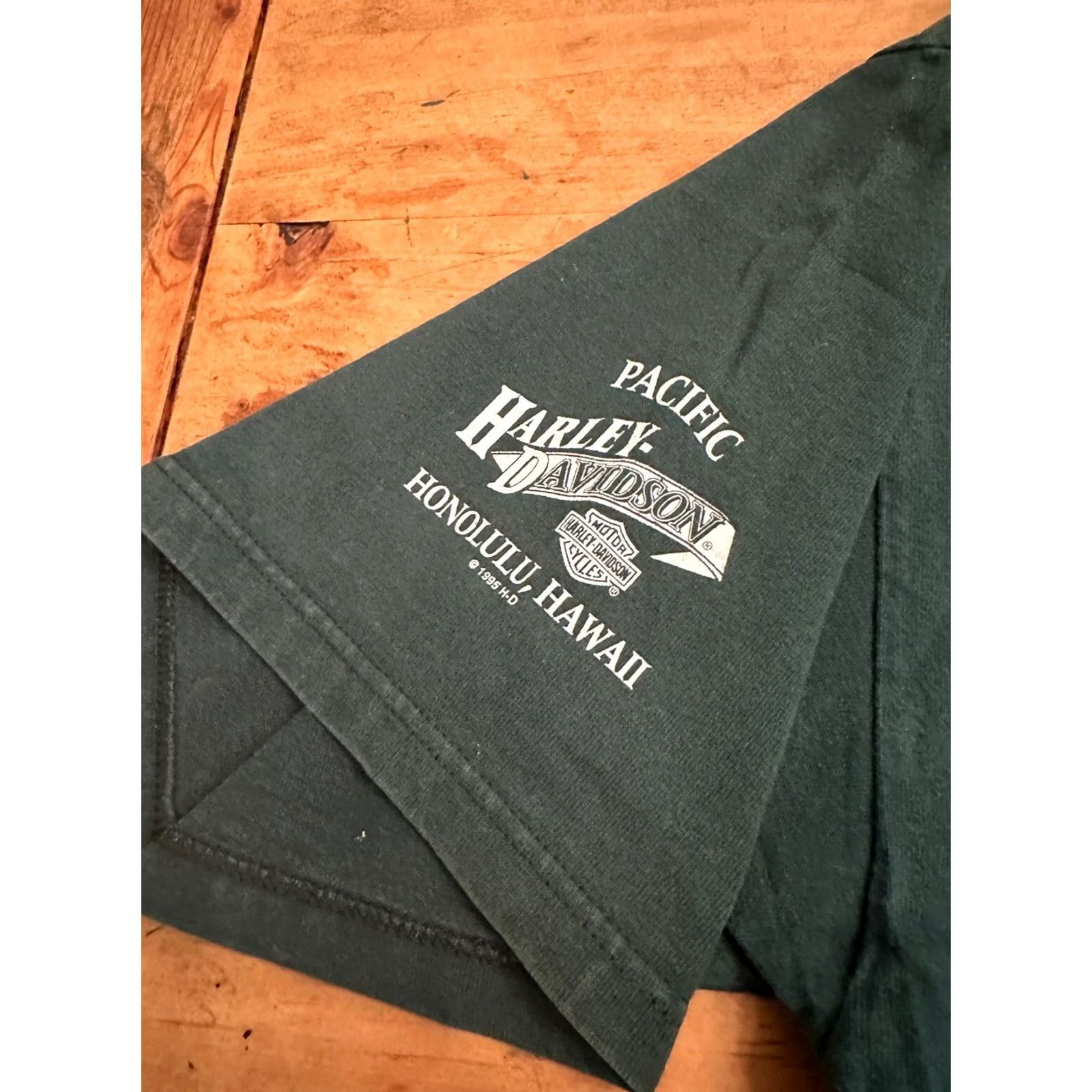 Harley Davidson VINTAGE Harley-Davidson T-Shirt Pacific Honolulu Hawaii 3 Button Green Large Crew Neck Short Sleeve Men USA Logo Size US L / EU 52-54 / 3 - 4 Thumbnail