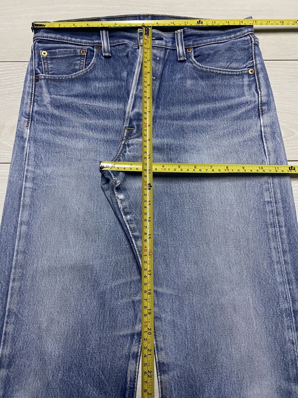 Levi's Vintage Levis 501 ButtonFly Distressed Jeans Size US 31 - 14 Thumbnail