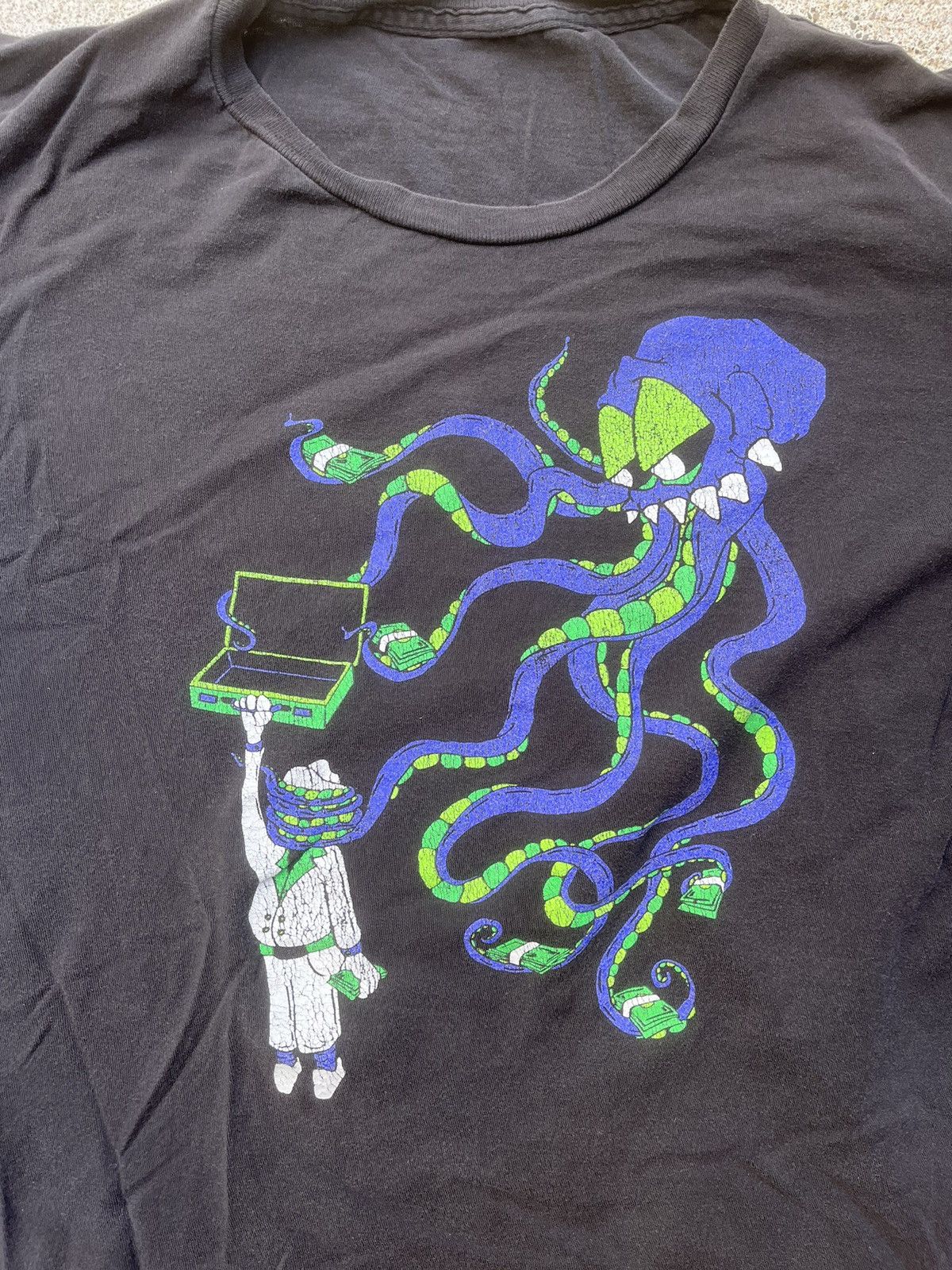 Niche Crazy Vintage Future Money Octopus Banksy Style Graphic Tee Size US L / EU 52-54 / 3 - 2 Thumbnail