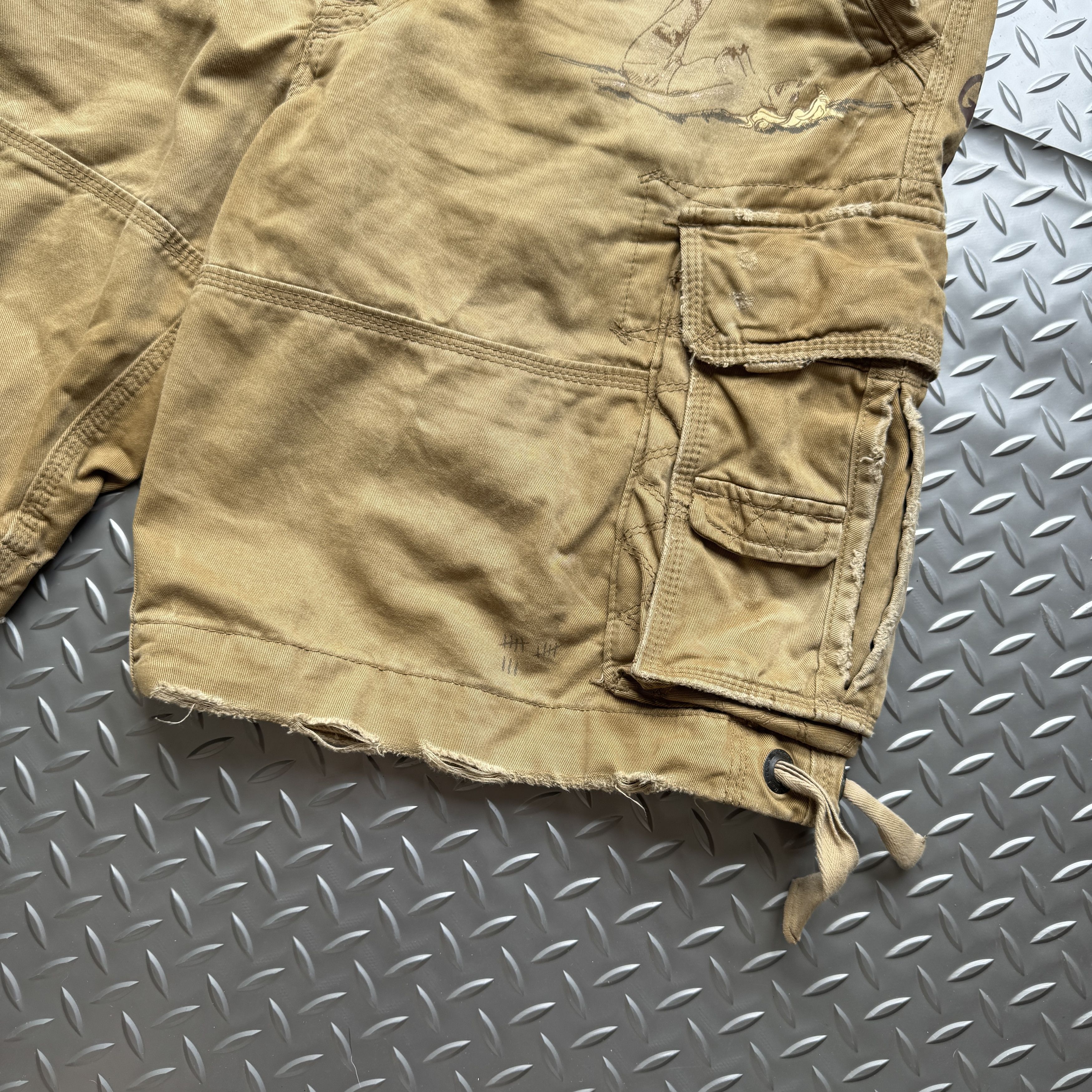 Abercrombie & Fitch Authentic Abercrombie & Fitch Distressed Cargo Shorts Size US 36 / EU 52 - 3 Thumbnail
