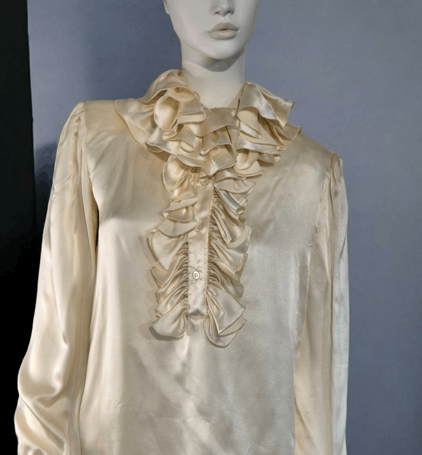 Valentino Valentino- Silk Ruffled Blouse Ivory -Rare Archive Piece Size M / US 6-8 / IT 42-44 - 2 Thumbnail