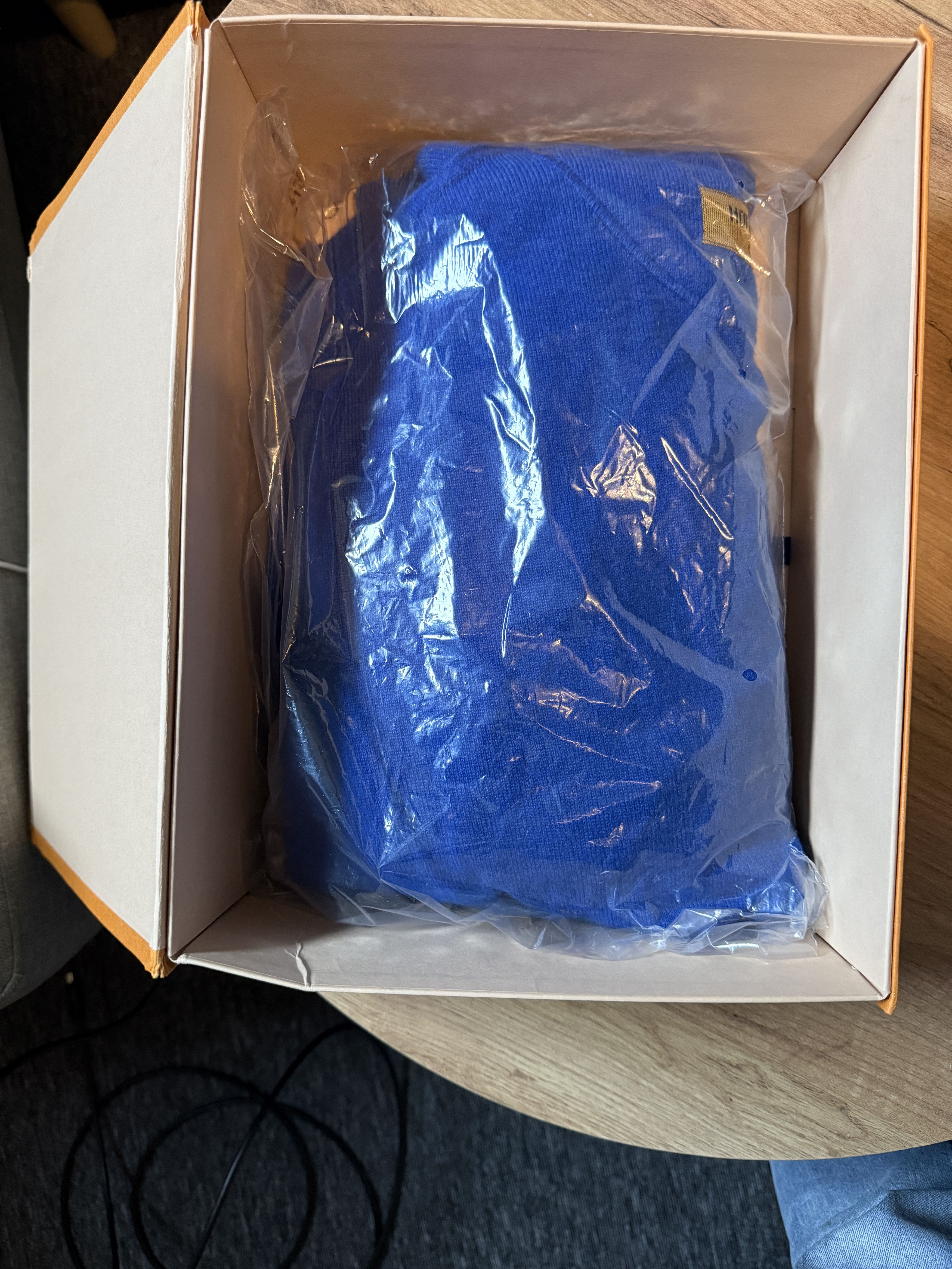 Louis Vuitton Louis Vuitton 100% Cashmere Hoodie – Size M – Blue Size US M / EU 48-50 / 2 - 7 Thumbnail