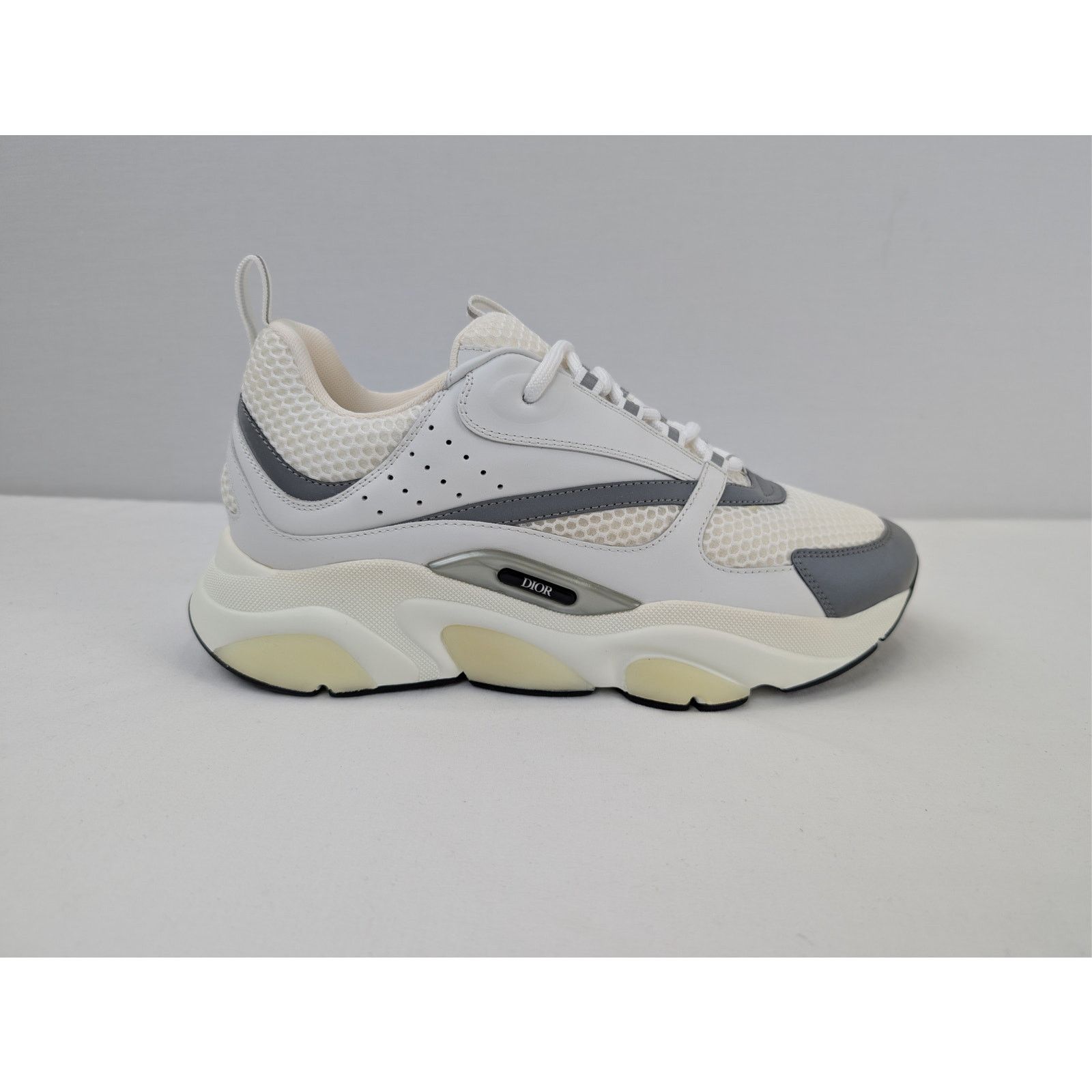 o1rshd1 B22 sneakers in white and silver