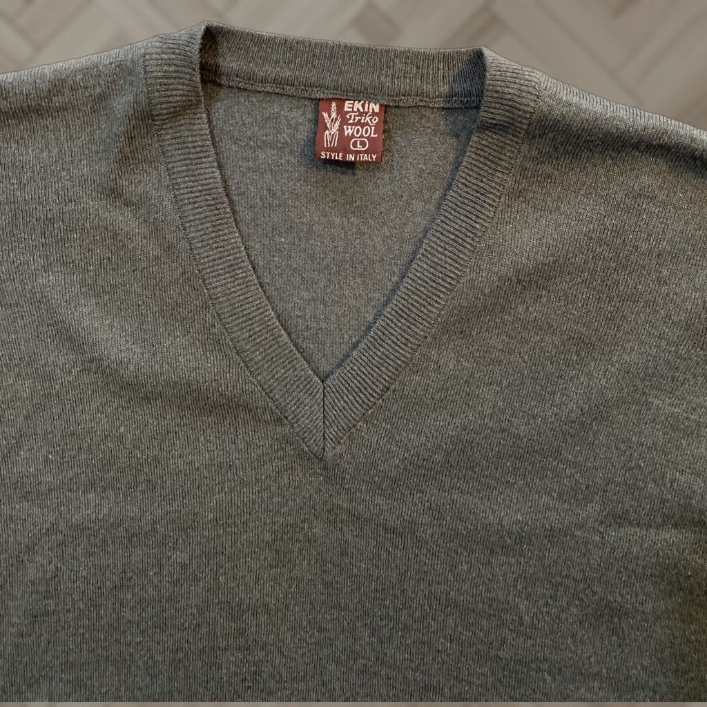 Vintage VINTAGE Ekin Sweater Vest Men L Knit Wool Charcoal Gray V-Neck Solid 16-22 Mens Size US L / EU 52-54 / 3 - 1 Thumbnail