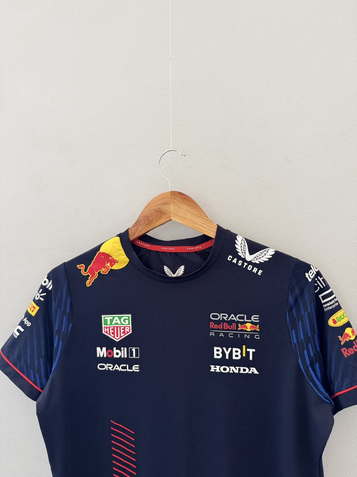 Formula 1 FORMULA ONE ORACLE RED BULL RACING TEAM CASTORE OFFICIAL Size US M / EU 48-50 / 2 - 2 Thumbnail