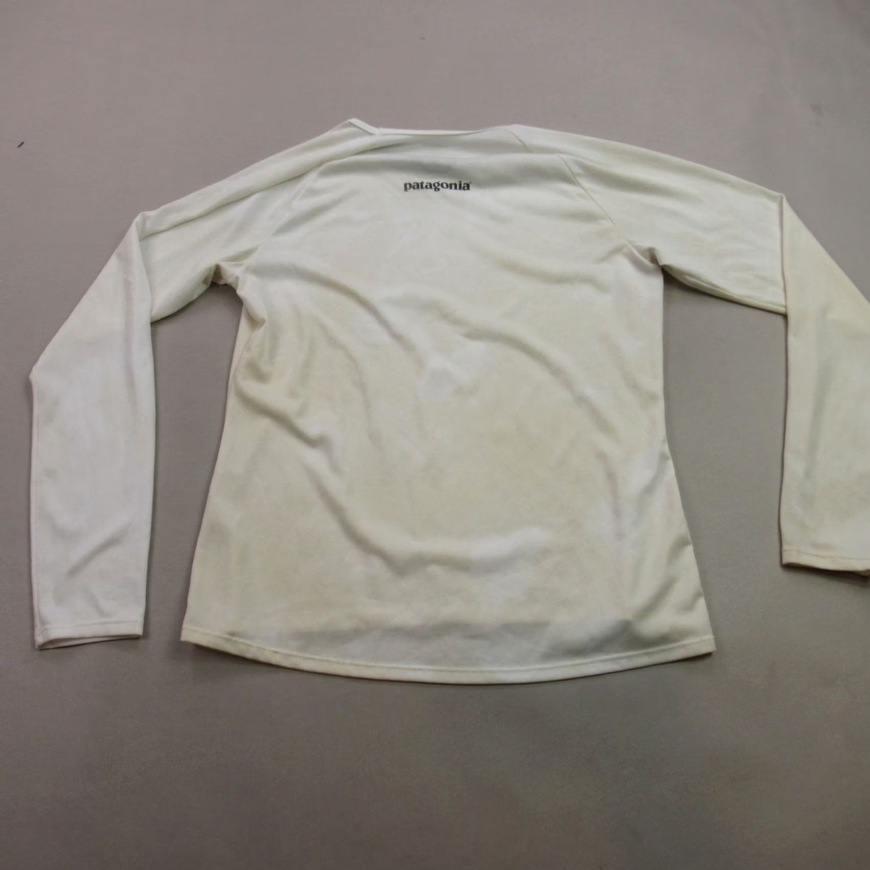 Patagonia Patagonia Shirt Mens Medium Long Sleeve Crew Neck Ivory Outdoor Lightweight Size US M / EU 48-50 / 2 - 5 Thumbnail