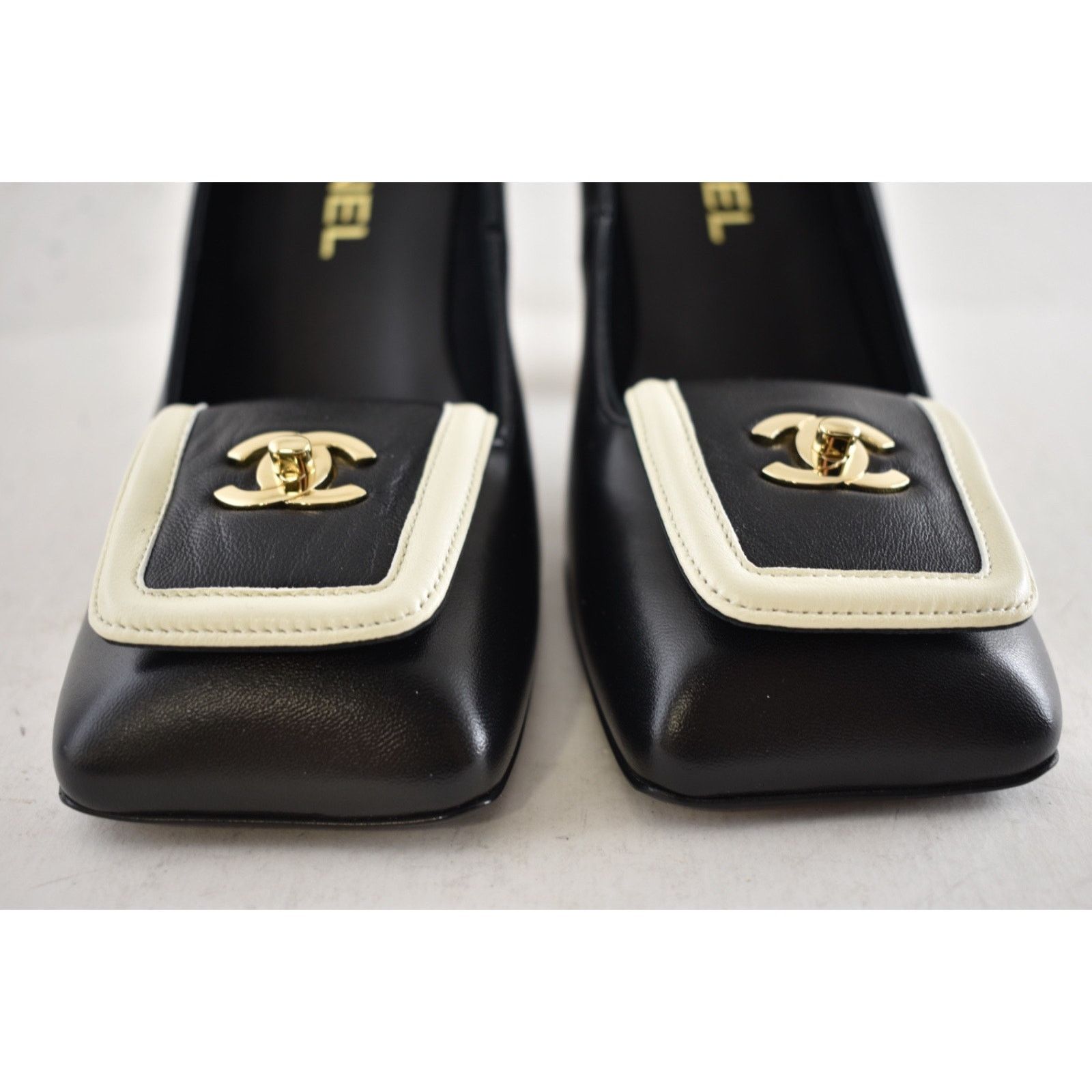 Chanel Chanel Black White Square Toe Turnlock Block Heel Pump 40 Size US 10 / IT 40 - 15 Thumbnail