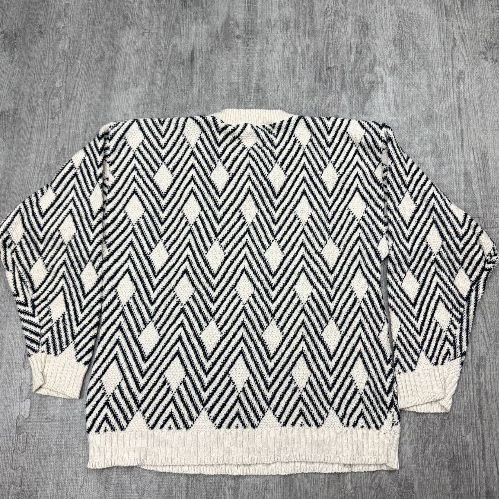 Bill Blass VINTAGE Bill Blass Herringbone Diamond Knit Sweater Men L Ivory Pullover Fall Winter Crew Neck Size US L / EU 52-54 / 3 - 4 Thumbnail