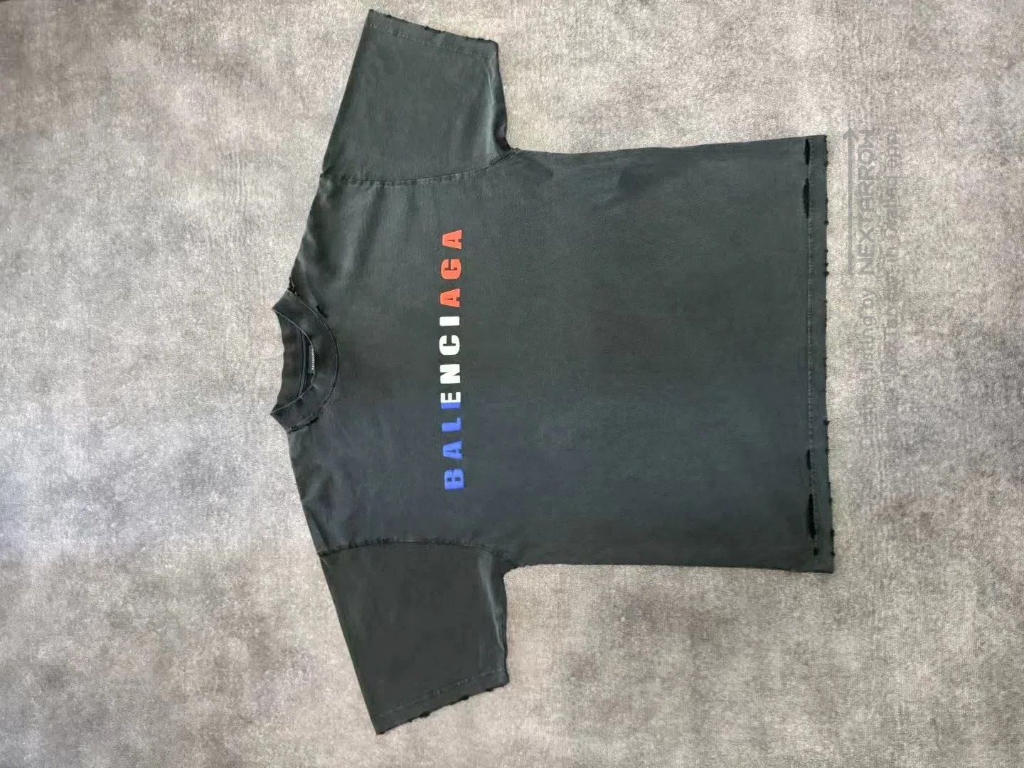 Balenciaga Balenciaga Medium Gradient Logo Distressed Tee. Size US XS / EU 42 / 0 - 1 Thumbnail