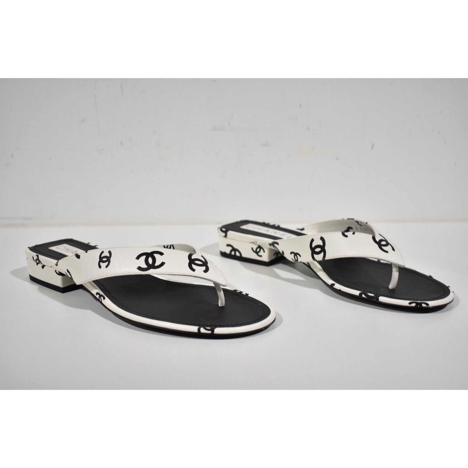 Chanel Chanel 22M White Black Printed Lambskin CC Logo Thong Size US 10 / IT 40 - 3 Thumbnail