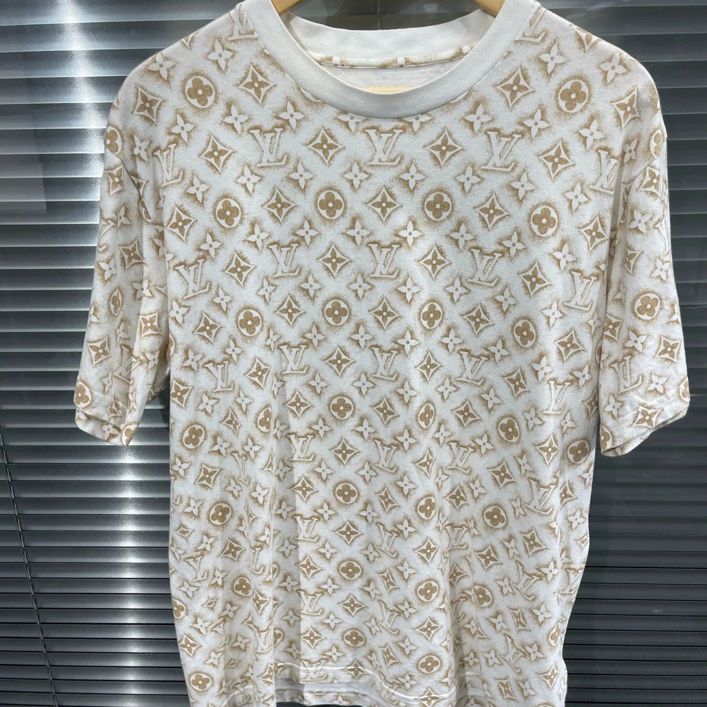 Louis Vuitton LV Cappuccino Allover Print Short Sleeve L mint Size US L / EU 52-54 / 3 - 4 Thumbnail