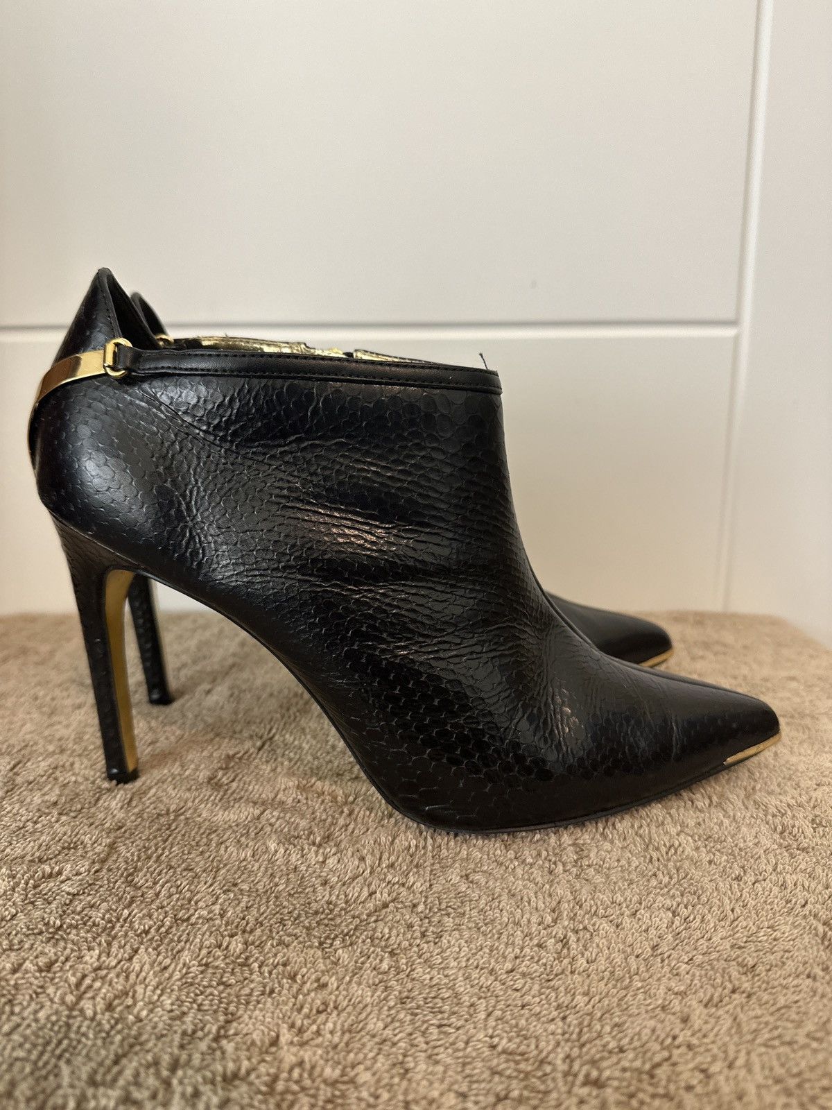 Ted Baker Ted Baker Black Pointed Leather Ankle Boots Size US 10 / IT 40 - 1 Thumbnail