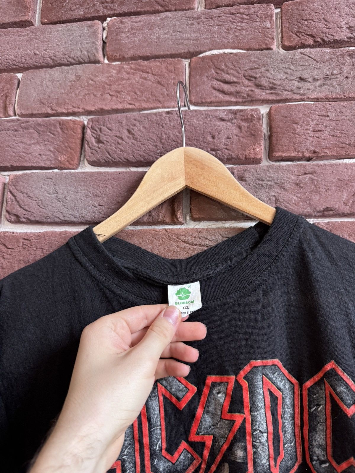 AC/DC Rare Vintage 00s AC/DC Rock Band Tee Hype Grail Metal Punk Size US XL / EU 56 / 4 - 4 Thumbnail