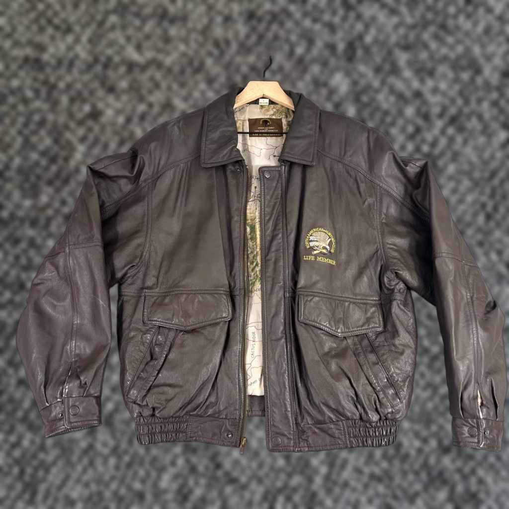 Vintage VINTAGE MEMBERS CLUB North American Hunting Club Life Member MENS Brown Leather Bomber Jacket L Size US L / EU 52-54 / 3 - 1 Thumbnail