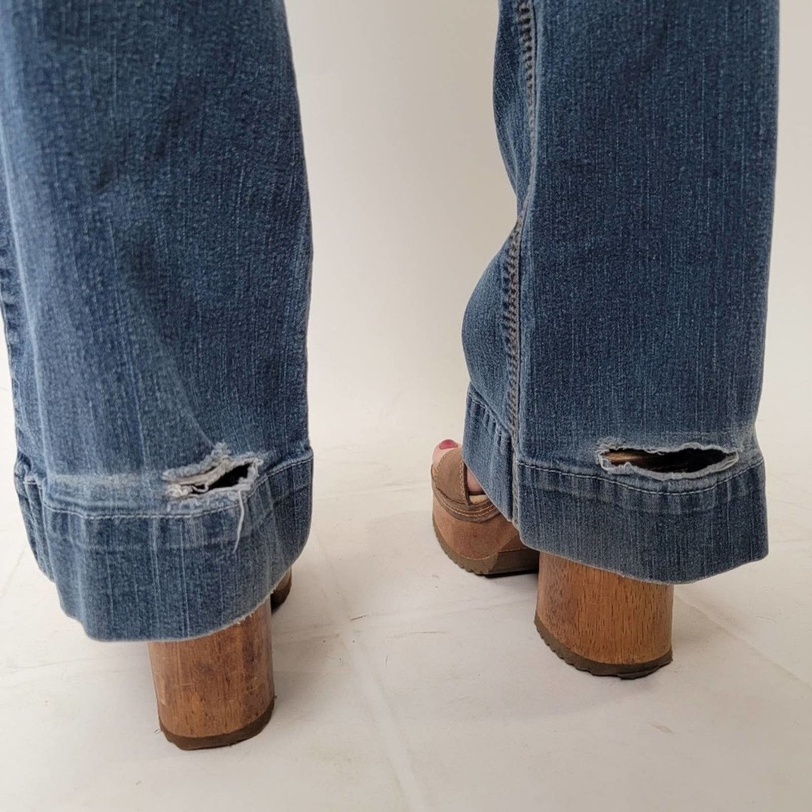 Vintage Vtg y2k Fragile Distressed Low Rise Flared Bell Blue Jeans Size 30" / US 8 / IT 44 - 9 Thumbnail
