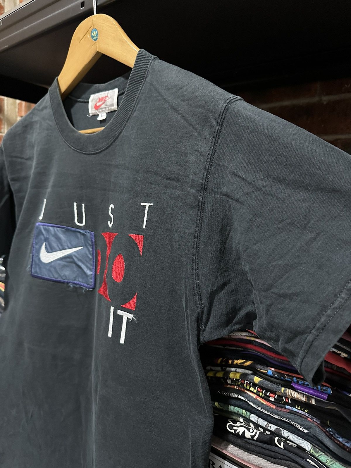 Nike × Vintage Vintage 90s Nike Just Do It Embroidered logo Faded Tee Size US L / EU 52-54 / 3 - 8 Thumbnail