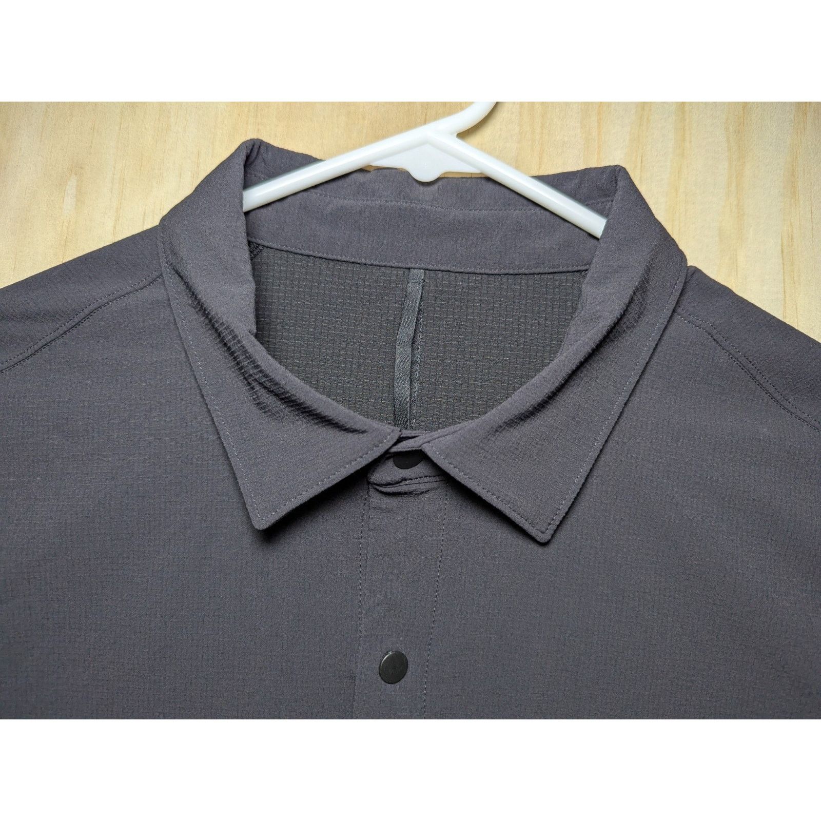 Lululemon Lululemon Men's XL Shirt Black Short Sleeve Snap Button Up Size US XL / EU 56 / 4 - 4 Thumbnail