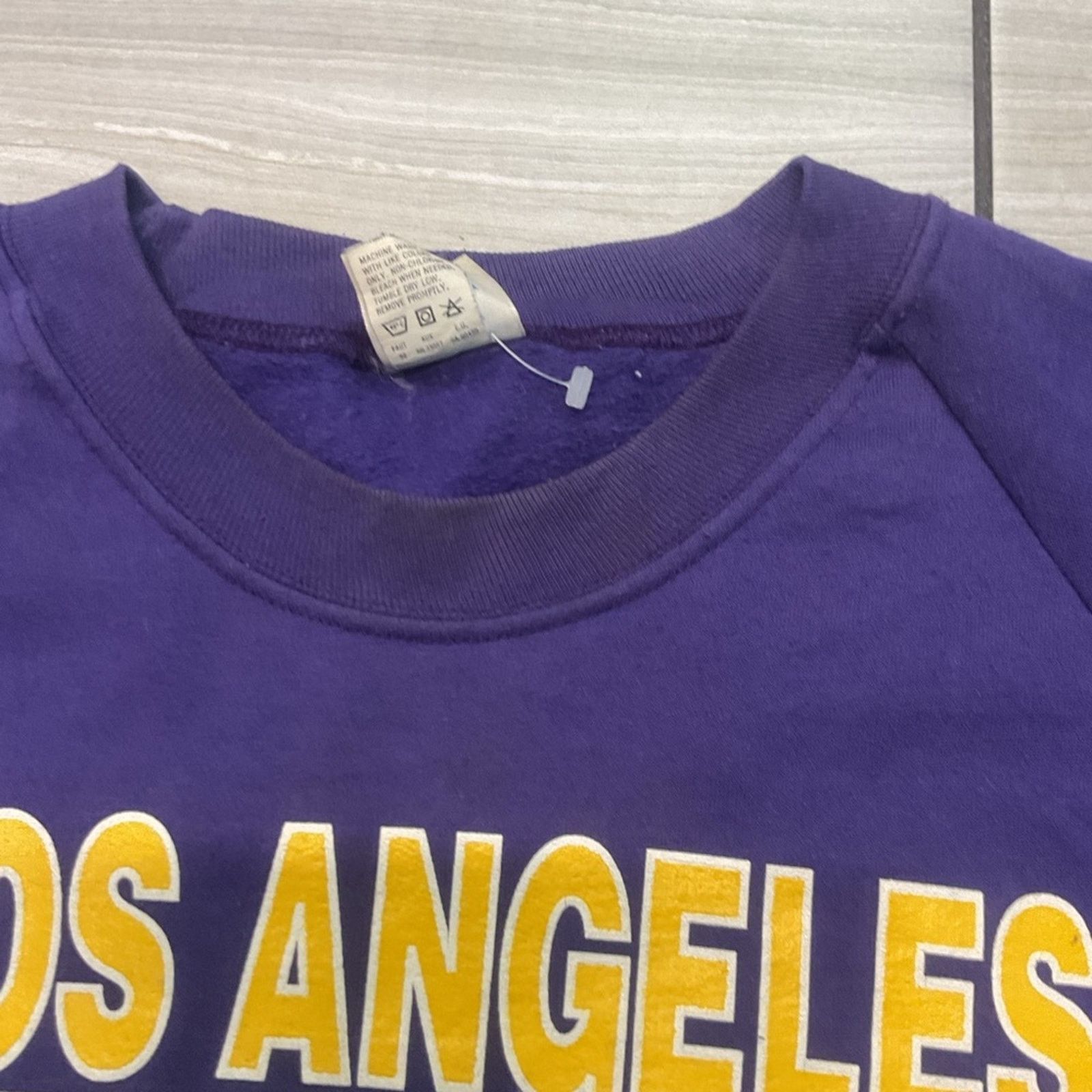 Vintage Vintage 90s Los Angeles Lakers NBA Crewneck Sweatshirt Size US L / EU 52-54 / 3 - 4 Thumbnail