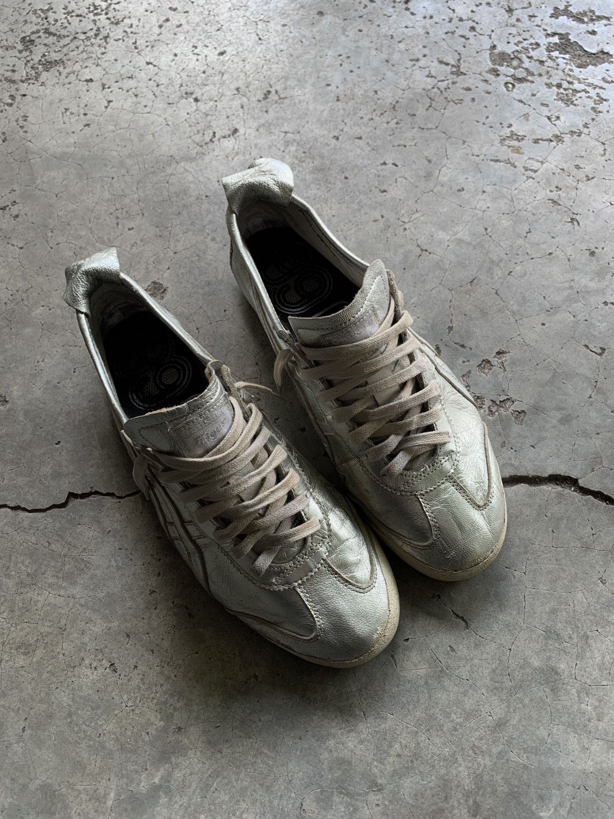 Onitsuka Tiger Thrashed Onitsuka Tiger Mexico 66 Silver Low-Top Sneaker Size US 9 / EU 42 - 3 Thumbnail