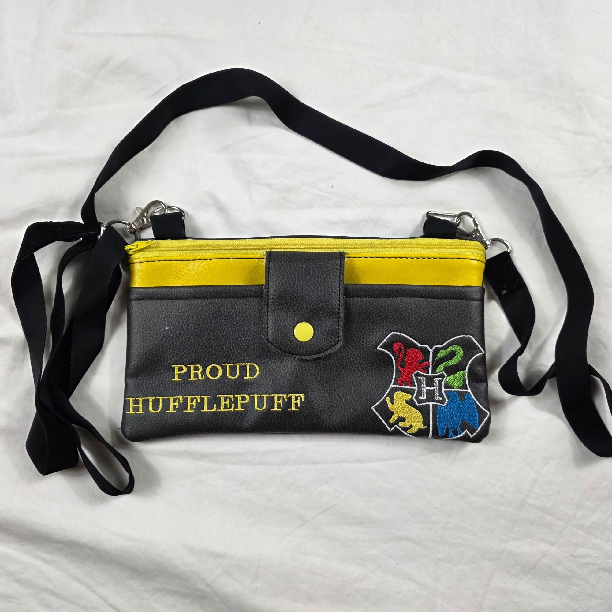 Other Harry Potter Proud Hufflepuff Crossbody Bag Adjustable Strap Size ONE SIZE - 1 Thumbnail