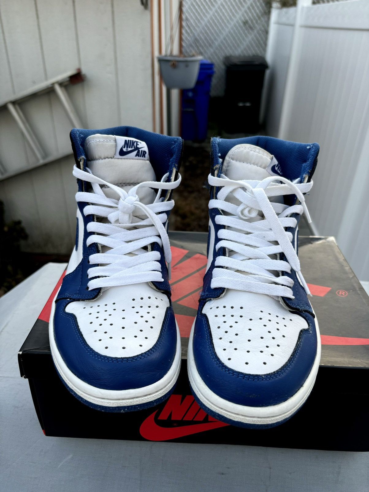 Jordan Brand × Nike Jordan 1 Retro High OG Size US 8.5 / EU 41-42 - 2 Thumbnail