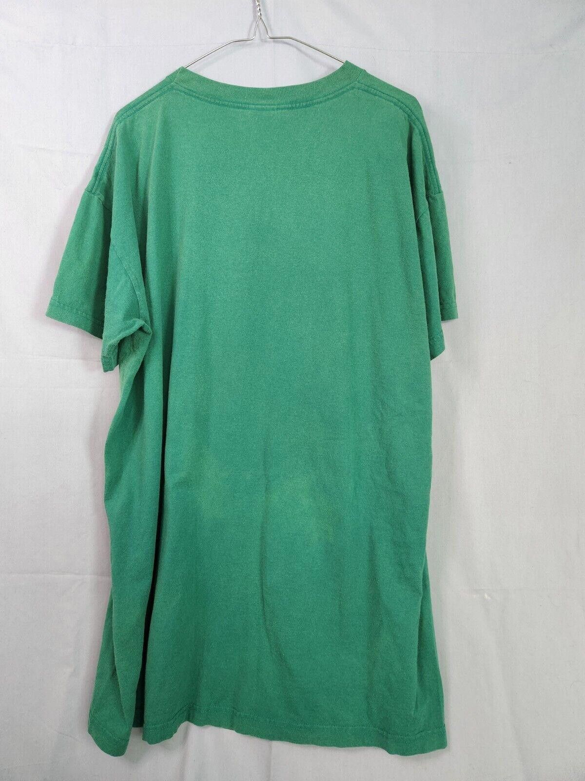 Designer Vintage Tweety Bird Christmas Pucker Up Tshirt Size XL Size US XL / EU 56 / 4 - 8 Thumbnail