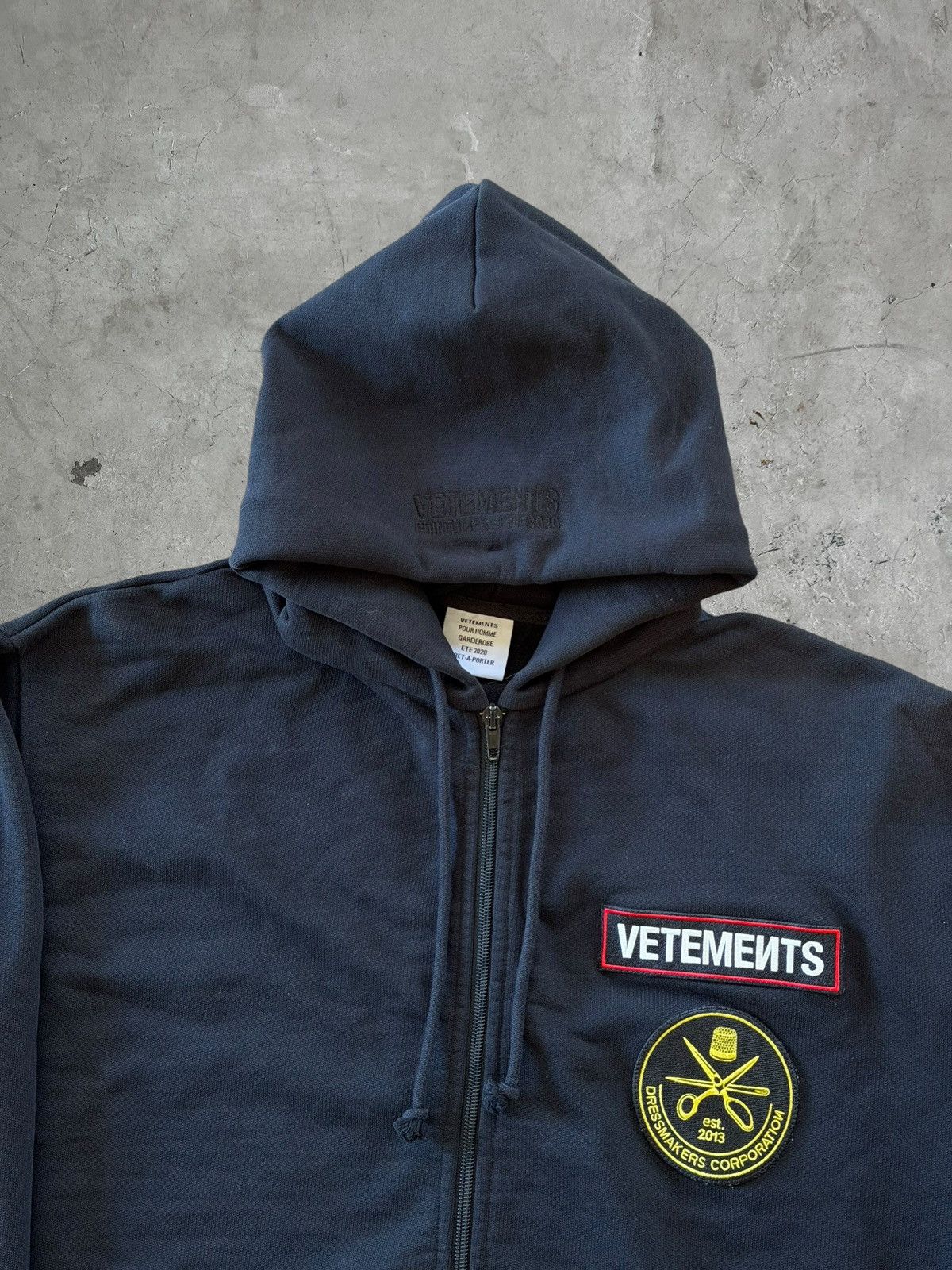 Vetements Vetements Badge Zip-up Hoodie Size US M / EU 48-50 / 2 - 6 Thumbnail