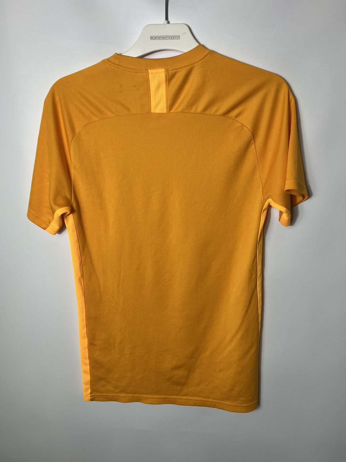 Nike BSC YOUNG BOYS 2018 2019 TRAINING FOOTBALL SHIRT NIKE JERSEY Size US S / EU 44-46 / 1 - 9 Thumbnail