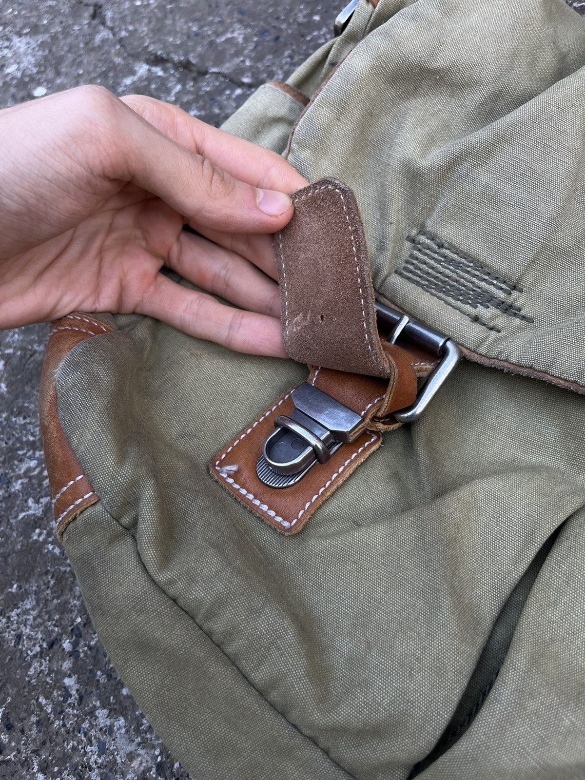 Japanese Brand Vintage Bree Waxed Canvas Japanese Style Crossbody Bag Size ONE SIZE - 14 Thumbnail