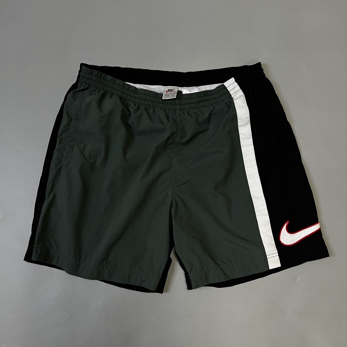 Nike Vintage Nike Shorts big logo y2k size XL swoosh Size US 36 / EU 52 - 1 Thumbnail