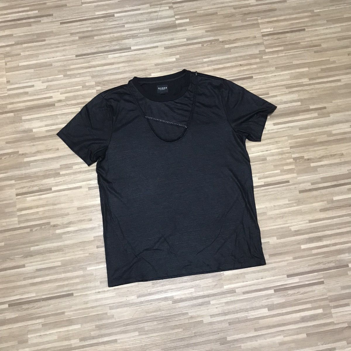 GUESS LOS ANGELES CHAINED DISIGNER RARE TEE