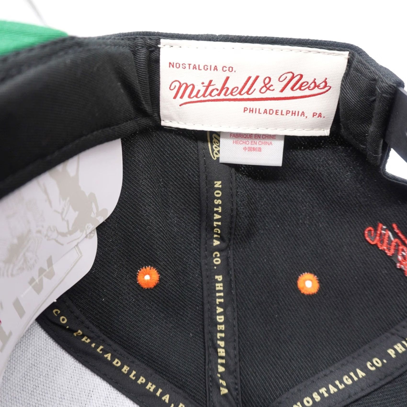 Mitchell & Ness VINTAGE Mitchell & Ness Hat Mens One Size Black Miami Heat Snapback OSFM Red Retro Badge NBA Cap Size ONE SIZE - 7 Thumbnail
