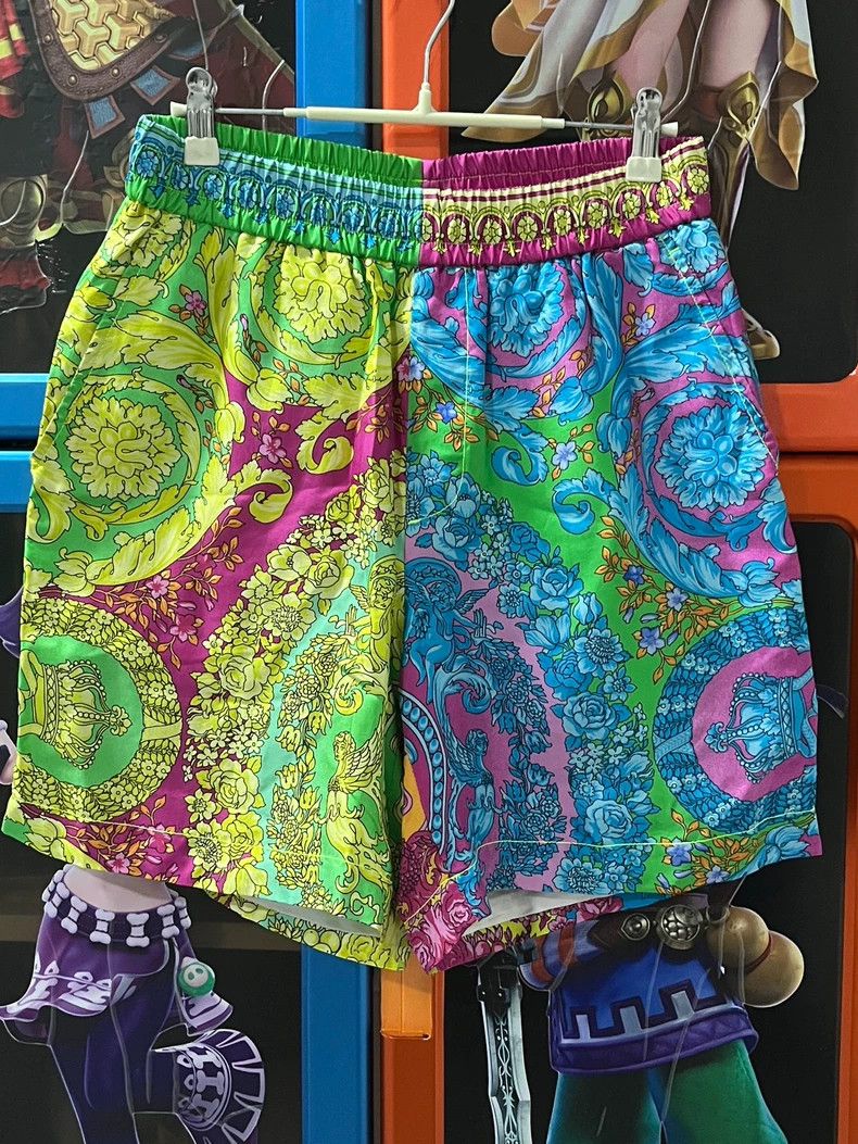 Versace Versace Printed shorts Size US 30 / EU 46 - 1 Thumbnail