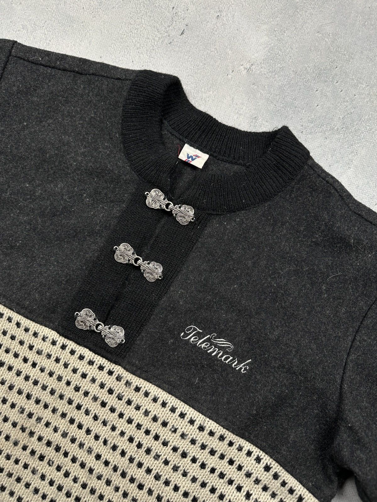 Dale Of Norway Vintage Norwegian Telemark Wool Knit Sweater Toggle Buttons Size US L / EU 52-54 / 3 - 4 Thumbnail