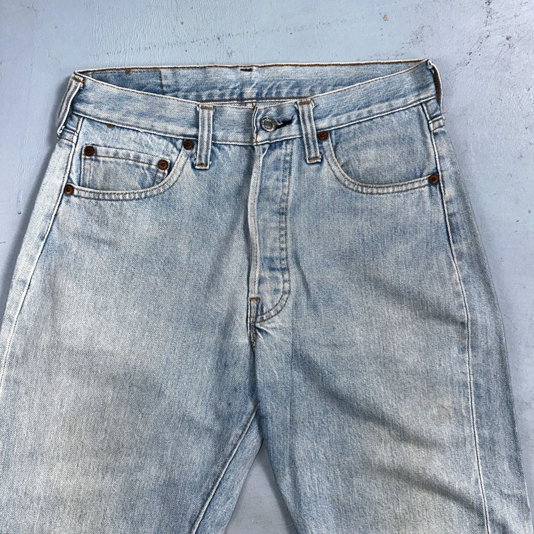 Levi's VINTAGE Levi's 501 Jeans Men 29x30 Light Wash 80s USA Distressed Straight Fit Size US 29 - 2 Thumbnail